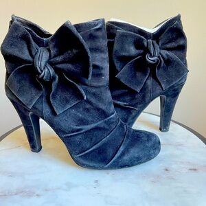 Gianni Bini black boots with a bow on side. Womens size 9